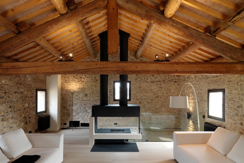 Come illuminare un soffitto con travi di legno a vista